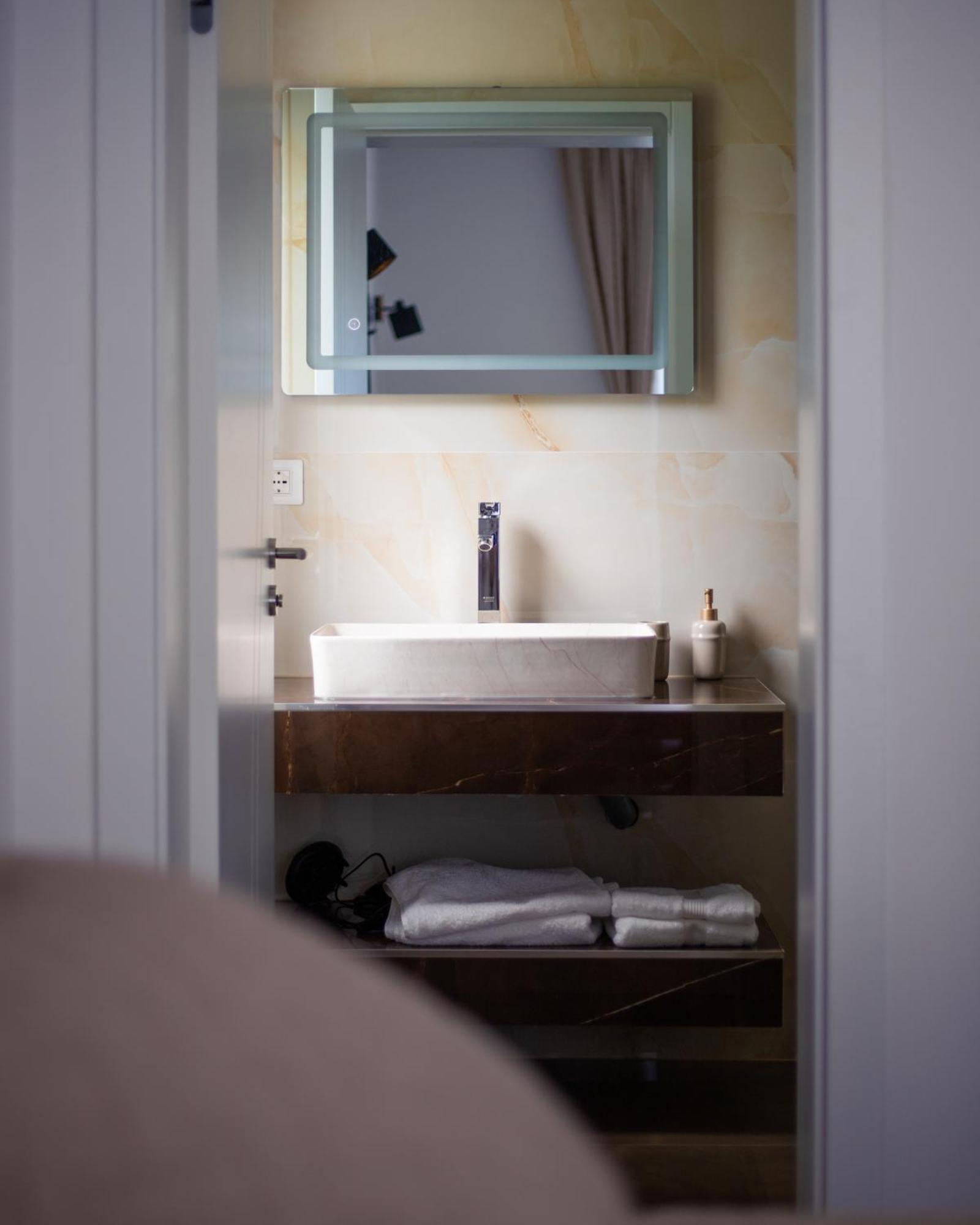 White House Radac Peja Bed & Breakfast ภายนอก รูปภาพ
